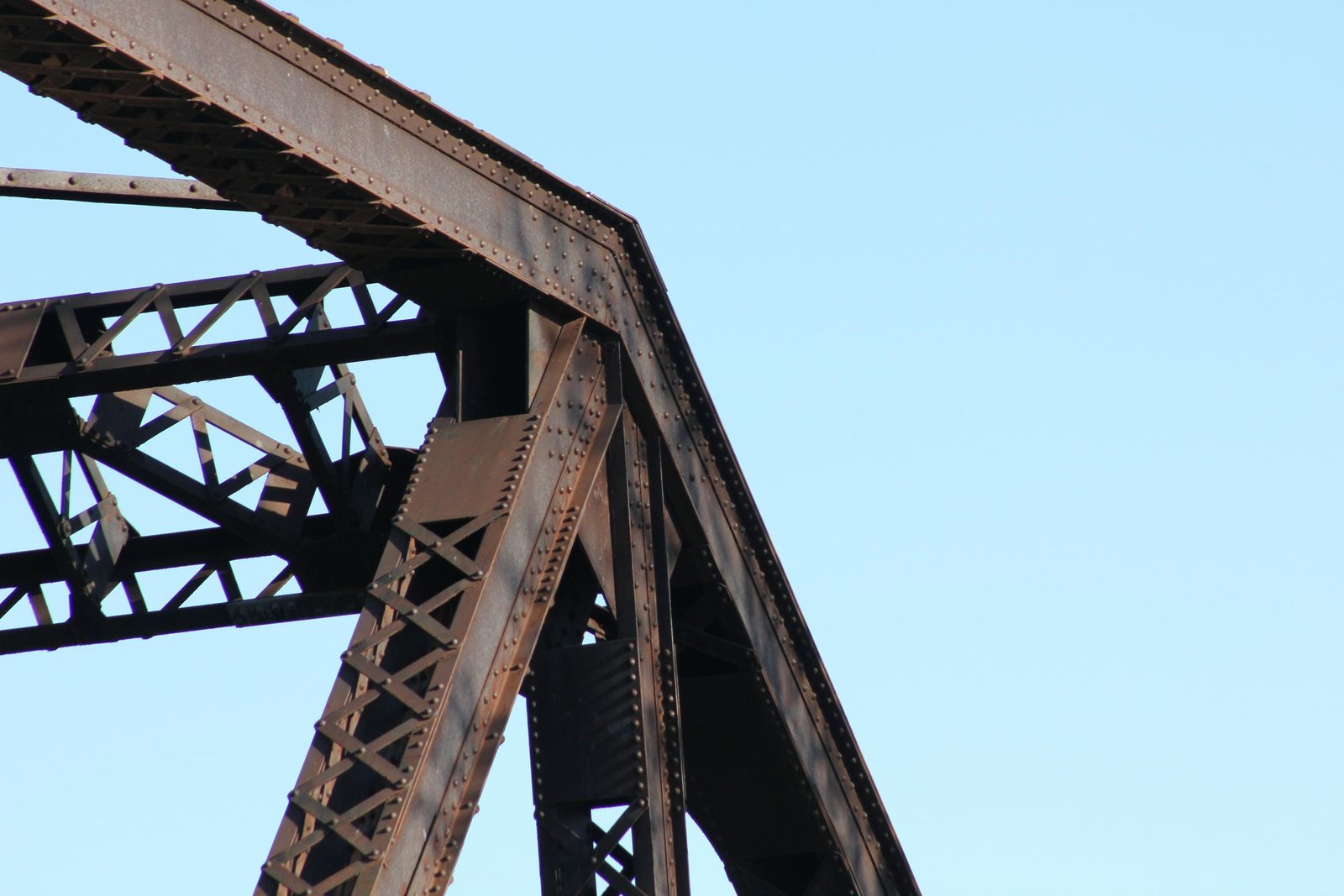 Upper angle connection